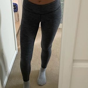 Lululemon Wunder Under Leggings in size 6